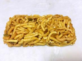 凉透的沙琪玛倒扣就从模具内出来了