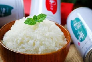 米饭晶莹透亮，颗粒分明，软硬适口，香糯弾滑。