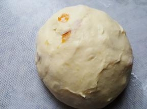 4．将面团揉匀。