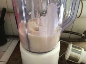 开启料理机，没有时间，看情况而定，大概1分钟左右，细腻了就可以了。