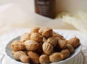 煮大约半小时就可以关火了。不着急吃可以在锅里闷一会，着急吃就可以盛出来吃了。