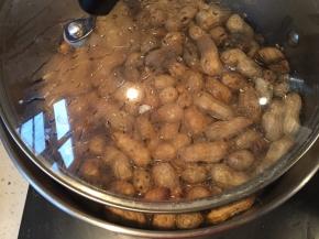 煮开后将盖子留个缝，防止溢锅