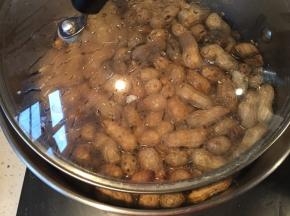 煮开后将盖子留个缝，防止溢锅