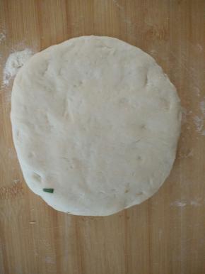 活一块面擀开擀薄