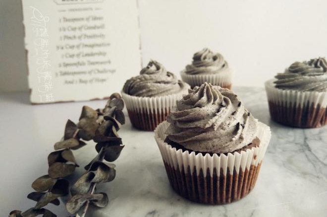 三重滋味的黑芝麻纸杯蛋糕