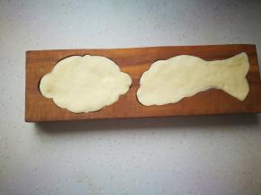 最后用手掌压平。