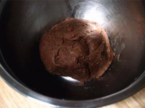 拌成无干粉状态的团状。