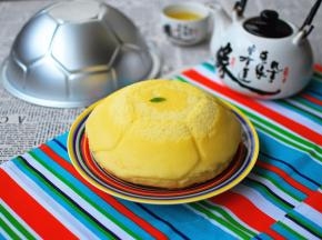 结束后，焖5分钟再开门取出蛋糕，倒扣脱模。