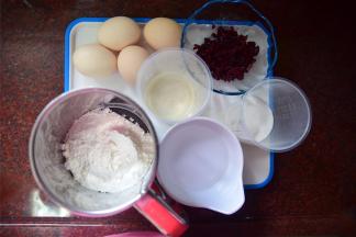 准确称量食材。