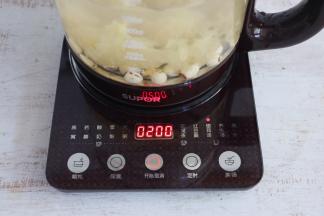 选择养生壶的银耳汤功能。