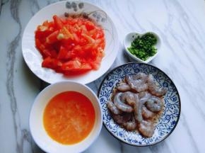 所有食材准备完成，葱去皮，洗干净切碎。