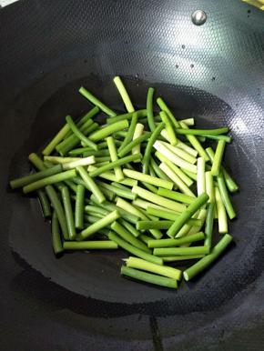 下蒜苔炒匀