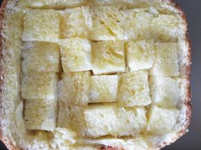 每铺一层刷一层黄油蜂蜜，以此类推，直至填满