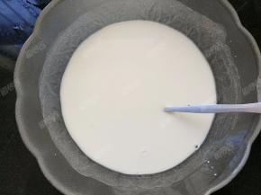 搅拌均匀后静置片刻