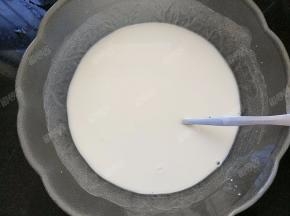 搅拌均匀后静置片刻