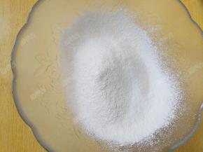 低筋面粉和泡打粉、盐混合过筛