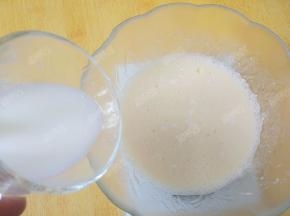 加入牛奶搅匀