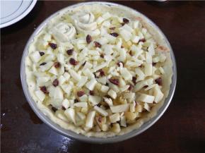 再铺上一层马苏里拉芝士条。