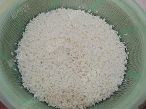 糯米提前用清水浸泡3-5个小时