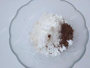 称量好麻糬预拌粉和可可粉