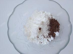 称量好麻糬预拌粉和可可粉