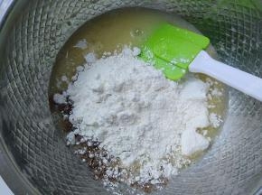 加入麻糬预拌粉和可可粉