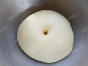 发酵到两倍大，手指沾面粉戳进去不反弹不回缩，温度28°发酵最适合