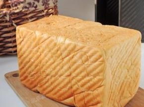 烤好的吐司及时取出散热，放凉后密封保存