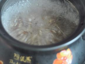 大火烧开，转为小火炖煮至杂粮变软。