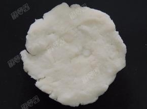取一份山药泥按扁
