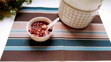 听到嘀嘀嘀声音提示，粥就煮好了，拔掉电源，打开盖，盛出香滑的杂粮粥开喝吧。