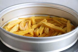 放入蒸锅中蒸20分钟；