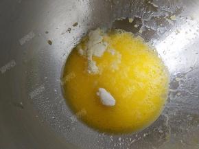 加入糖粉搅拌融化