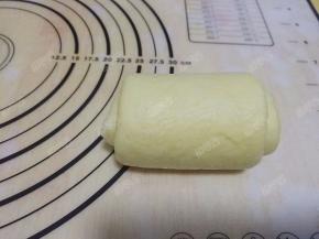 翻面，压薄底边，卷起