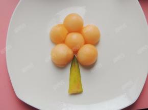 用火龙果叶子修整一下当花茎