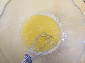 加入植物油充分搅匀