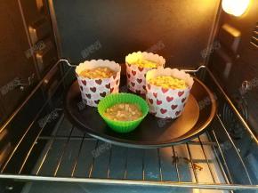 放入烤箱中下层，180度，上下火，烤20分钟左右即可。