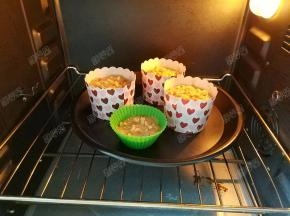 放入烤箱中下层，180度，上下火，烤20分钟左右即可。