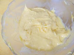 最后搅打成光滑细腻的面糊