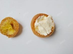 将冰淇淋挤入中空部分就可以了