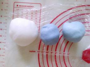 依次揉好三团面团。