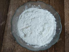 加入200毫升清水。