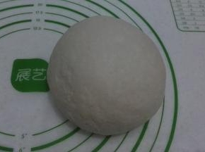 摔至能拉出边缘光滑的膜。