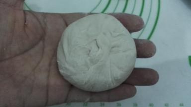 像包包子一样封口捏严。