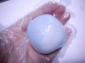 表面滚光滑，底部收口要收紧。