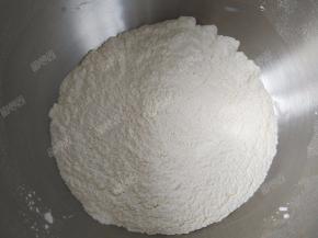 将所有干性材料混合均匀