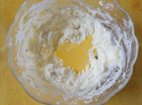 分三次加入蛋液