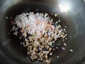 加入洋葱培根碎