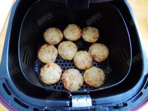 中途可以拉出炸篮查看状态，视情况翻面。