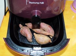 中途可以拉出炸篮查看状态，给红薯翻面